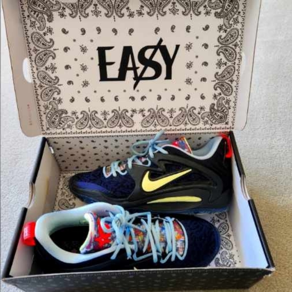 Kevin Durant 15 'Beginnings' - Picture 2 of 4